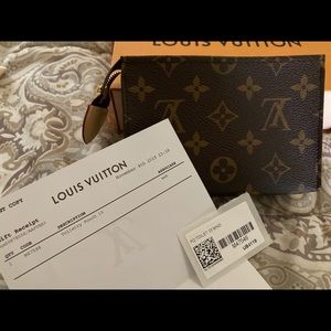 BRAND NEW Louis Vuitton Toiletry 15
